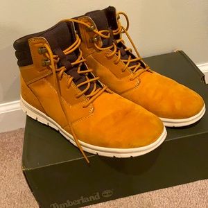 Men’s nice timberland shoes like new